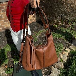REALER~WOMENS~BROWN~SOFT FAUX LEATHER~SHOULDER BAG~LOTS OF POCKETS~PRE-OWNED~BR